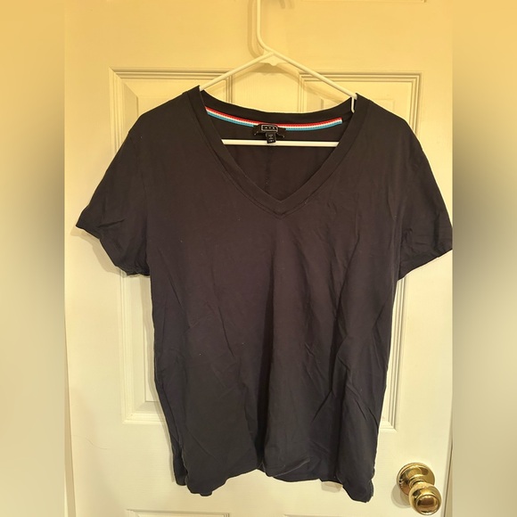 AYR Tops - LIKE NEW AYR Black V-Neck Tee
